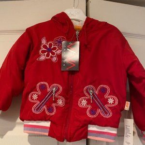 Jacket for girls with a hood and a zippers.